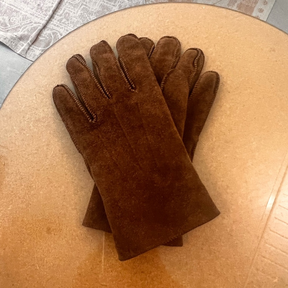 25% off listed price. Women’s heavy duty warm driving gloves.